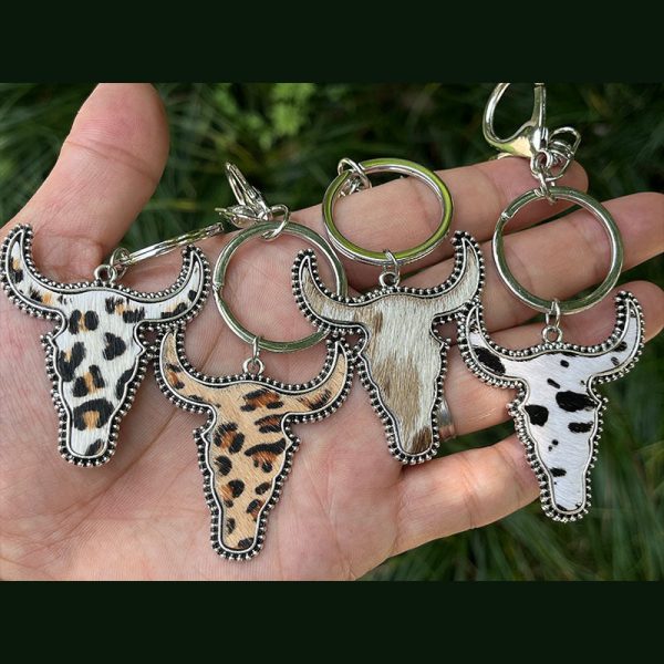 Wholesale 2pcs Leopard Bull Head Vintage Genuine Leather Cow Pattern Western Style Keychains For Sale